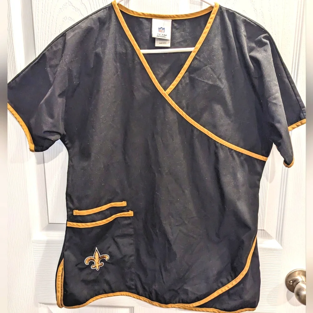 NFL Team Apparel New Orleans Saints Short Sleeve Scrub Shirt - Picture 1 of 10